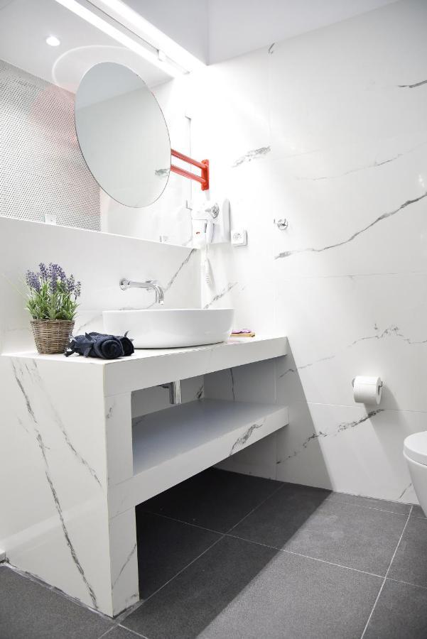 Central44 Yolo Casual Suite Афины Экстерьер фото
